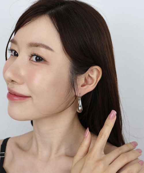 CEMONEMO（セモネモ）の「【金属アレルギー対応】 ワンタッチ ボリューム オーバル フープピアス / サージカルステンレス（ピアス（両耳用）・レディース・シルバー/ゴールド・FREE）」の16枚目の写真