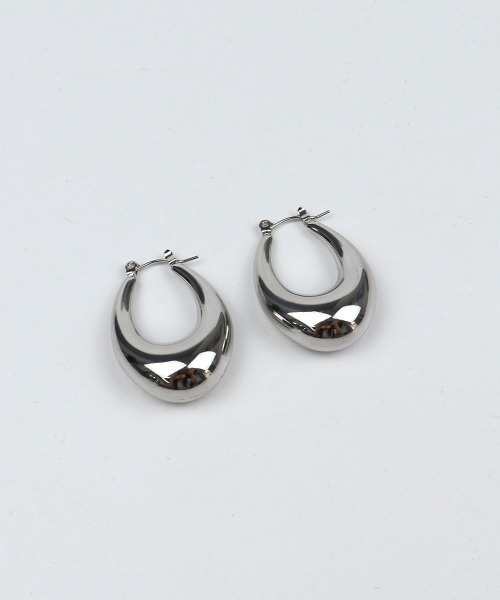 CEMONEMO（セモネモ）の「【金属アレルギー対応】 ワンタッチ ボリューム オーバル フープピアス / サージカルステンレス（ピアス（両耳用）・レディース・シルバー/ゴールド・FREE）」の17枚目の写真