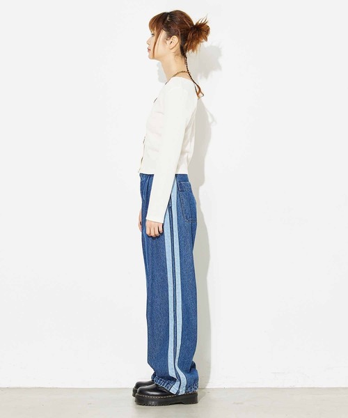 X-girl（エックスガール）の「DENIM CONTRAST LINE PANTS（デニムパンツ・レディース・インディゴブルー・S/M）」の3枚目の写真