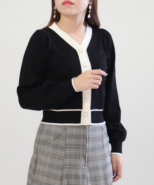 ASTORIA ODIER(アストリアオディール)の「配色使いパールボタンカーディガン(カーディガン/ボレロ・レディース・ブラック/ラベンダー/モカ/ホワイト・LARGE/MEDIUM)」の17枚目の写真