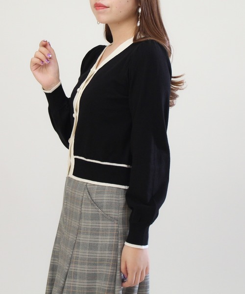 ASTORIA ODIER(アストリアオディール)の「配色使いパールボタンカーディガン(カーディガン/ボレロ・レディース・ブラック/ラベンダー/モカ/ホワイト・LARGE/MEDIUM)」の18枚目の写真