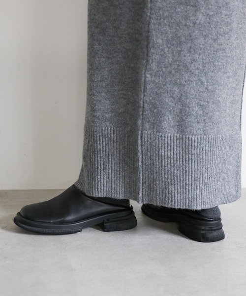 select MOCA(セレクトモカ)の「フェイクレザースライドシューズ(スリッポン・レディース・ブラック/ブラウン・SMALL/MEDIUM/LARGE/X-LARGE)」の14枚目の写真