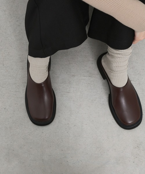 select MOCA(セレクトモカ)の「【定番】フェイクレザースライドシューズ(スリッポン・レディース・ブラック/ブラウン・SMALL/MEDIUM/LARGE/X-LARGE)」の12枚目の写真
