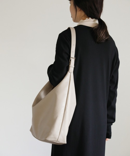 select MOCA（セレクトモカ）の「【ZOZO限定】ワンハンドルベルトショルダーバッグ（ショルダーバッグ・レディース・アイボリー/ブラウン/ブラック・FREE）」の4枚目の写真