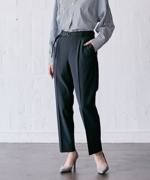 Days(デイズ)の「【Oeillet】ベルト付きタックプレステーパードパンツ(ウイエ)【セットアップ対応】(その他パンツ・レディース・ブラック/モカ/ベージュ/ネイビー・LL/M/L)」の4枚目の写真