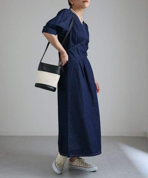 ap retro（アプレトロ）の「ウエストタックデニムワンピース（ワンピース・レディース・インディゴブルー/ブラック/ブラック系その他/ブルー/ライトブルー・FREE）」の6枚目の写真