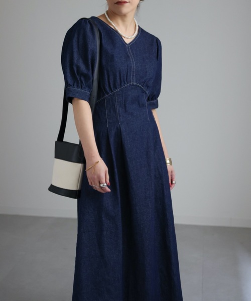ap retro（アプレトロ）の「ウエストタックデニムワンピース（ワンピース・レディース・インディゴブルー/ブラック/ブラック系その他/ブルー/ライトブルー・FREE）」の10枚目の写真