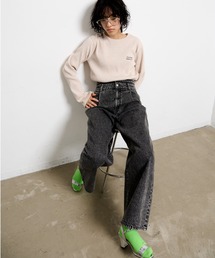 THE YOn（ザヨン）の「ダブルベルトタックワイドデニムパンツ（デニム 