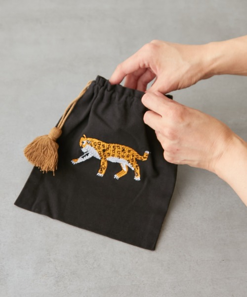 BIRTHDAY BAR（バースデイバー）の「アニマル刺繍 巾着ポーチ Lサイズ（ポーチ・レディース・ホワイト/ブラック・フリー）」の5枚目の写真