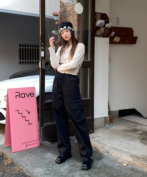 by muni:r(バイ ムニール)の「ストリングバンディングカーゴパンツ(カーゴパンツ・レディース・カーキ/ブラック・FREE)」の9枚目の写真