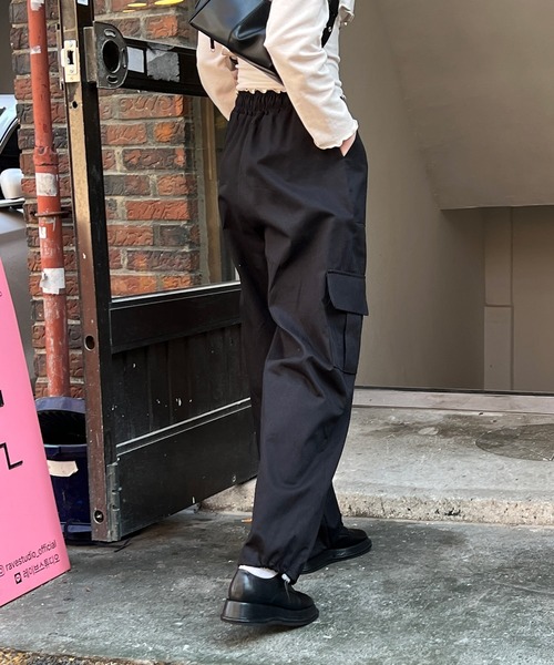 by muni:r(バイ ムニール)の「ストリングバンディングカーゴパンツ(カーゴパンツ・レディース・カーキ/ブラック・FREE)」の4枚目の写真