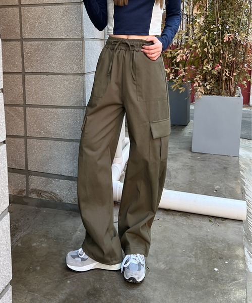 by muni:r(バイ ムニール)の「ストリングバンディングカーゴパンツ(カーゴパンツ・レディース・カーキ/ブラック・FREE)」の5枚目の写真