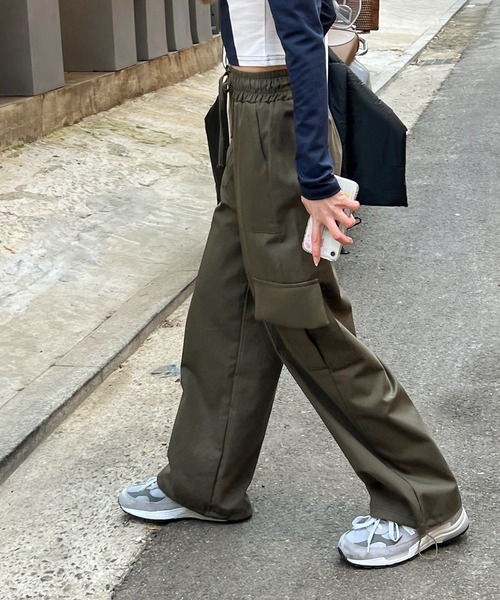 by muni:r(バイ ムニール)の「ストリングバンディングカーゴパンツ(カーゴパンツ・レディース・カーキ/ブラック・FREE)」の21枚目の写真