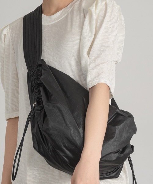 Amiur（エミレ）の「side drawstring useful bag（ショルダーバッグ・レディース・ブラック/アイボリー/ベージュ・FREE）」の9枚目の写真