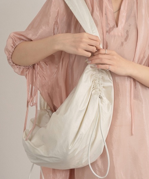 Amiur（エミレ）の「side drawstring useful bag（ショルダーバッグ・レディース・ブラック/アイボリー/ベージュ・FREE）」の18枚目の写真