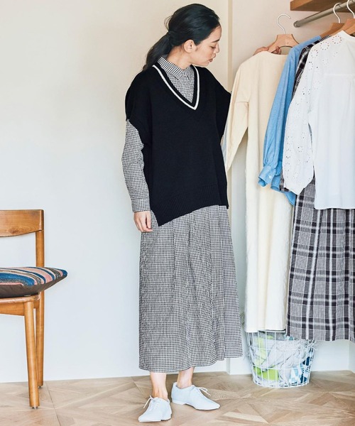 and myera(アンド マイラ)の「and myera 大きなニットベスト(ベスト・レディース・ブラック・MEDIUM/LARGE/X-LARGE/SMALL)」の3枚目の写真