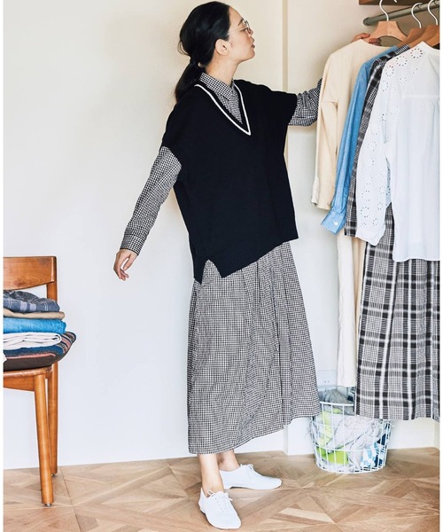 and myera(アンド マイラ)の「and myera 大きなニットベスト(ベスト・レディース・ブラック・MEDIUM/LARGE/X-LARGE/SMALL)」の4枚目の写真