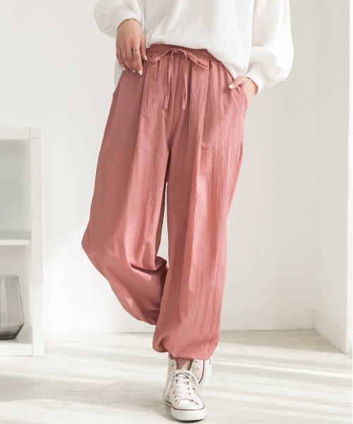 ad thie（アドティエ）の「タック ワッシャー加工 カラージョガーナイロンパンツ（その他パンツ・レディース・オレンジ/ピンク/ブラック/グリーン/ベージュ/ブルー/イエロー・MEDIUM/LARGE）」の18枚目の写真