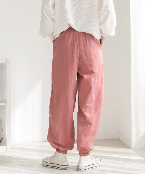 ad thie（アドティエ）の「タック ワッシャー加工 カラージョガーナイロンパンツ（その他パンツ・レディース・オレンジ/ピンク/ブラック/グリーン/ベージュ/ブルー/イエロー・MEDIUM/LARGE）」の19枚目の写真