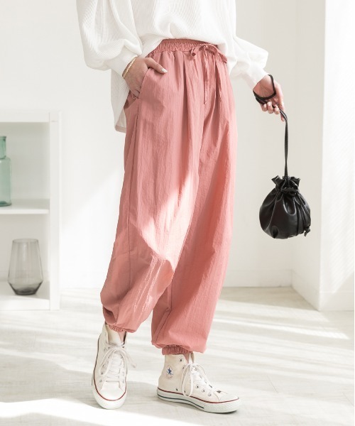 ad thie（アドティエ）の「タック ワッシャー加工 カラージョガーナイロンパンツ（その他パンツ・レディース・オレンジ/ピンク/ブラック/グリーン/ベージュ/ブルー/イエロー・MEDIUM/LARGE）」の21枚目の写真