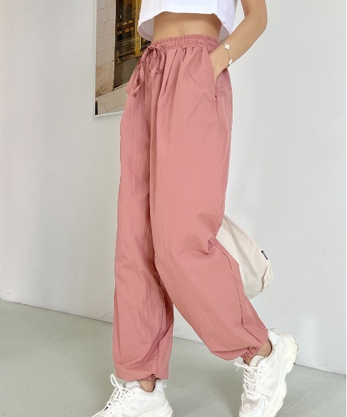 ad thie（アドティエ）の「タック ワッシャー加工 カラージョガーナイロンパンツ（その他パンツ・レディース・オレンジ/ピンク/ブラック/グリーン/ベージュ/ブルー/イエロー・MEDIUM/LARGE）」の22枚目の写真