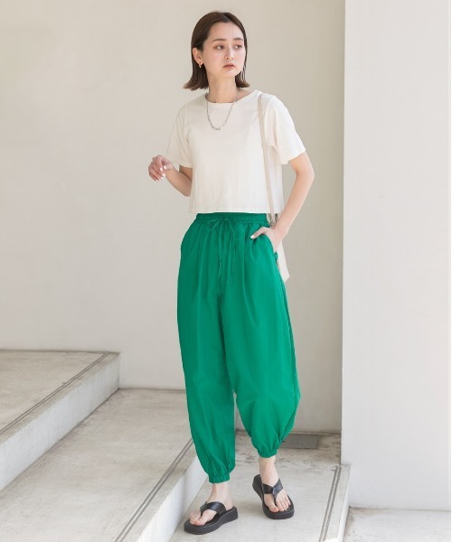 ad thie（アドティエ）の「タック ワッシャー加工 カラージョガーナイロンパンツ（その他パンツ・レディース・オレンジ/ピンク/ブラック/グリーン/ベージュ/ブルー/イエロー・MEDIUM/LARGE）」の9枚目の写真