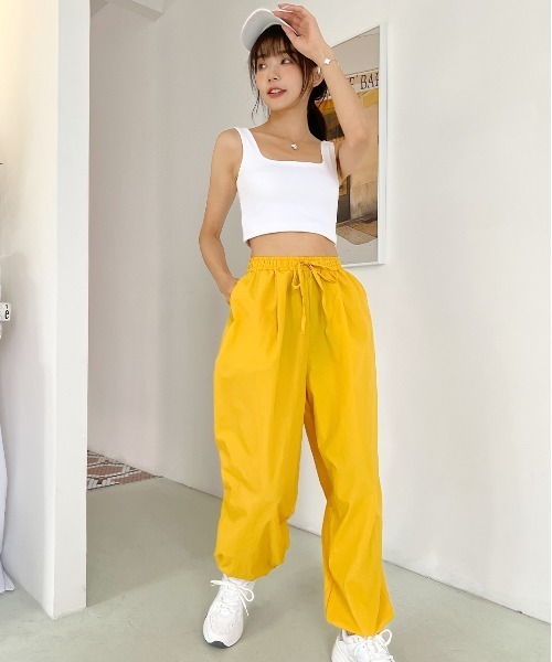 ad thie（アドティエ）の「タック ワッシャー加工 カラージョガーナイロンパンツ（その他パンツ・レディース・オレンジ/ピンク/ブラック/グリーン/ベージュ/ブルー/イエロー・MEDIUM/LARGE）」の17枚目の写真