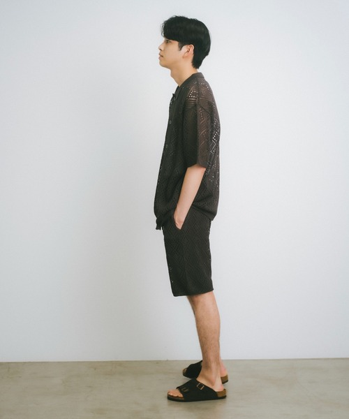 WHIMSIC（ウィムジック）の「【UNISEX/SET UP対応】メッシュジャガードニットシャツ（シャツ/ブラウス・メンズ・アイボリー/チャコールグレー・FREE）」の17枚目の写真