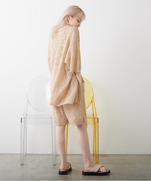 WHIMSIC（ウィムジック）の「【UNISEX/SET UP対応】メッシュジャガードニットシャツ（シャツ/ブラウス・メンズ・アイボリー/チャコールグレー・FREE）」の5枚目の写真