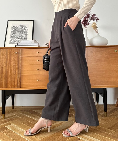 Doux archives（ドゥアルシーヴ）の「ハイウエストタックパンツ（スラックス・レディース・キャメル/グレー/チャコールグレー・FREE）」の2枚目の写真