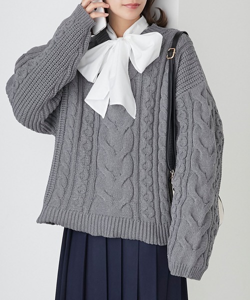 BONLECILL(ボンルシール)の「スポンディッシュケーブルニットプルオーバー(ニット/セーター・レディース・チャコールグレー/アイボリー/ブルー/グレー・FREE)」の4枚目の写真