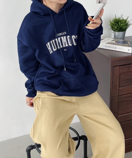 CLEA（クレア）の「カレッジロゴオーバーサイズフード付きパーカー（パーカー・レディース・オートミール/グレー/ネイビー・FREE）」の3枚目の写真