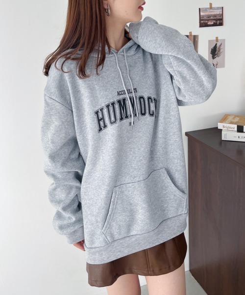 CLEA（クレア）の「カレッジロゴオーバーサイズフード付きパーカー（パーカー・レディース・オートミール/グレー/ネイビー・FREE）」の6枚目の写真