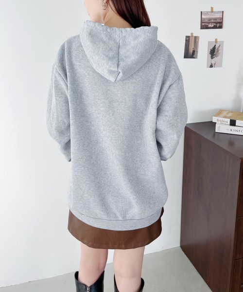 CLEA（クレア）の「カレッジロゴオーバーサイズフード付きパーカー（パーカー・レディース・オートミール/グレー/ネイビー・FREE）」の10枚目の写真