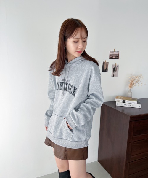 CLEA（クレア）の「カレッジロゴオーバーサイズフード付きパーカー（パーカー・レディース・オートミール/グレー/ネイビー・FREE）」の13枚目の写真