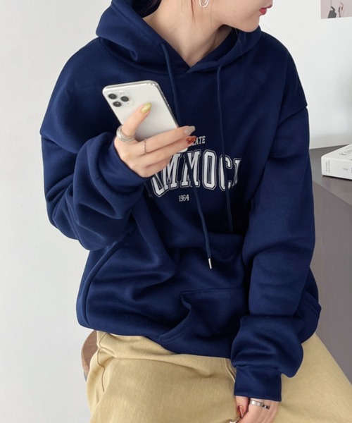 CLEA（クレア）の「カレッジロゴオーバーサイズフード付きパーカー（パーカー・レディース・オートミール/グレー/ネイビー・FREE）」の20枚目の写真