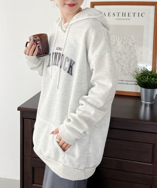 CLEA（クレア）の「カレッジロゴオーバーサイズフード付きパーカー（パーカー・レディース・オートミール/グレー/ネイビー・FREE）」の17枚目の写真