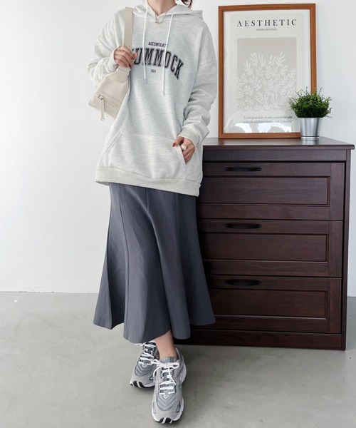 CLEA（クレア）の「カレッジロゴオーバーサイズフード付きパーカー（パーカー・レディース・オートミール/グレー/ネイビー・FREE）」の19枚目の写真