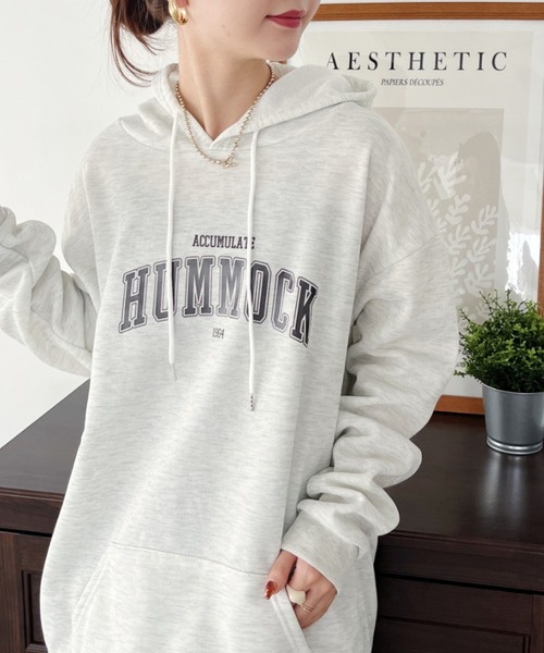 CLEA（クレア）の「カレッジロゴオーバーサイズフード付きパーカー（パーカー・レディース・オートミール/グレー/ネイビー・FREE）」の15枚目の写真