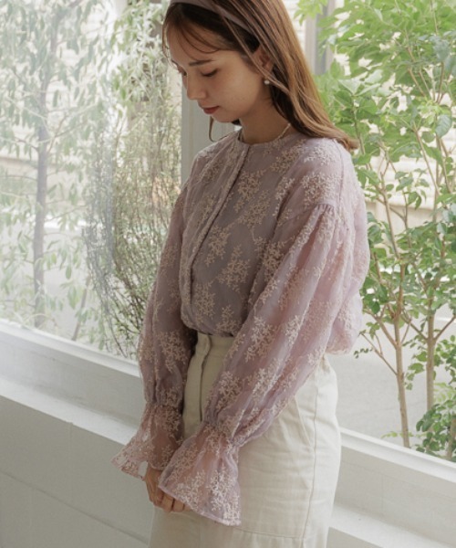 flower(フラワー)の「ブーケバルーンブラウス(シャツ/ブラウス・レディース・ベージュ/パープル/アイボリー・FREE)」の1枚目の写真