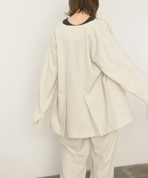 KBF（ケイビーエフ）の「BACKタックノーカラージャケット（ノーカラー