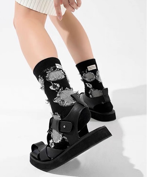 .KOM（ドットコム）の「『.KOM/ドットケーオーエム』ダメージソックス【Y】【CN】（ソックス/靴下・レディース・ブラック/ホワイト・FREE）」の11枚目の写真