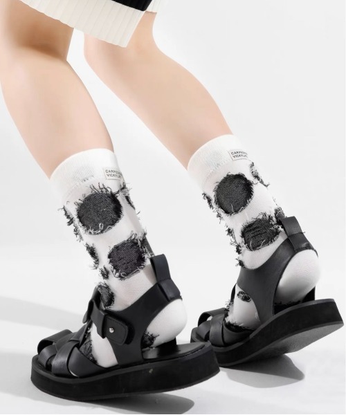 .KOM（ドットコム）の「『.KOM/ドットケーオーエム』ダメージソックス【Y】【CN】（ソックス/靴下・レディース・ブラック/ホワイト・FREE）」の4枚目の写真