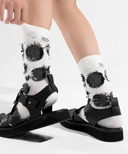 .KOM（ドットコム）の「『.KOM/ドットケーオーエム』ダメージソックス【Y】【CN】（ソックス/靴下・レディース・ブラック/ホワイト・FREE）」の6枚目の写真