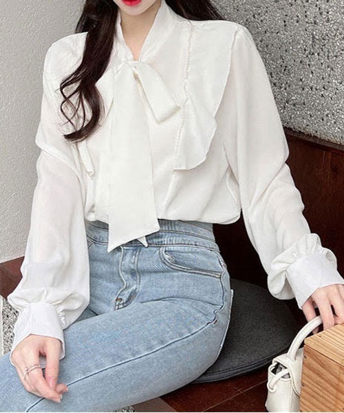 urge:(アージコロン )の「【URGE:】パール ビジュー付き リボンブラウス(シャツ/ブラウス・レディース・ホワイト・LARGE/MEDIUM)」の3枚目の写真