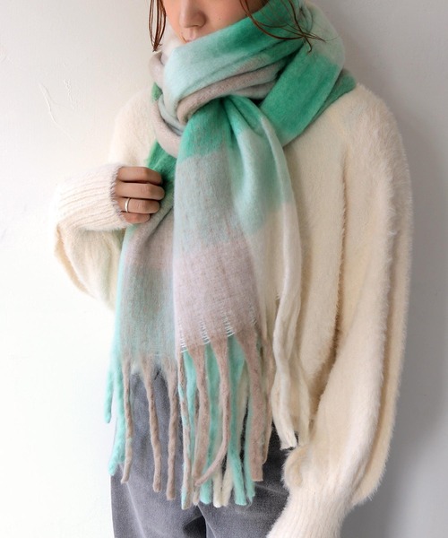 HER CLOSET（ハークローゼット）の「【HER CLOSET】ボリュームフリンジチェックマフラー VOLUME FRINGE CHECK MUFFLER（マフラー・レディース・パープル/ブラウン/ライトブルー/グレー/マルチ/グリーン/ブルー/ベージュ・FREE）」の5枚目の写真