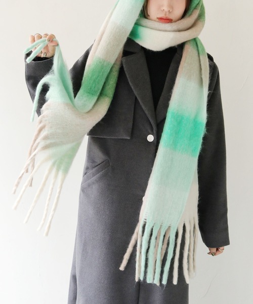 HER CLOSET（ハークローゼット）の「【HER CLOSET】ボリュームフリンジチェックマフラー VOLUME FRINGE CHECK MUFFLER（マフラー・レディース・パープル/ブラウン/ライトブルー/グレー/マルチ/グリーン/ブルー/ベージュ・FREE）」の16枚目の写真