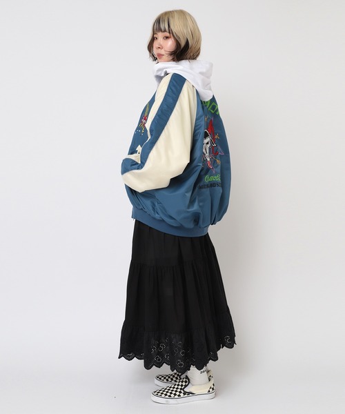 RNA（アールエヌエー）の「J2096 BIGスカジャン（ナイロン