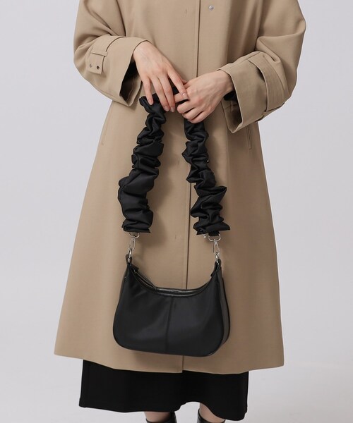 GALLEST（ギャレスト）の「シャーリングハンドバッグ（ハンドバッグ・レディース・ブラック/ベージュ・00）」の2枚目の写真