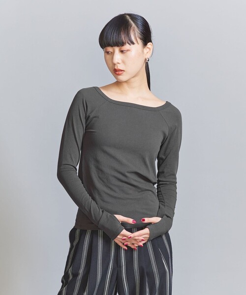 BEAUTY&YOUTH UNITED ARROWS（ビューティーアンドユースユナイテッドアローズ）の「コットンブレンド ベア天竺 オフショルダー カットソー（Tシャツ/カットソー・レディース・ダークグレー/クリーム/レッド・FREE）」の21枚目の写真